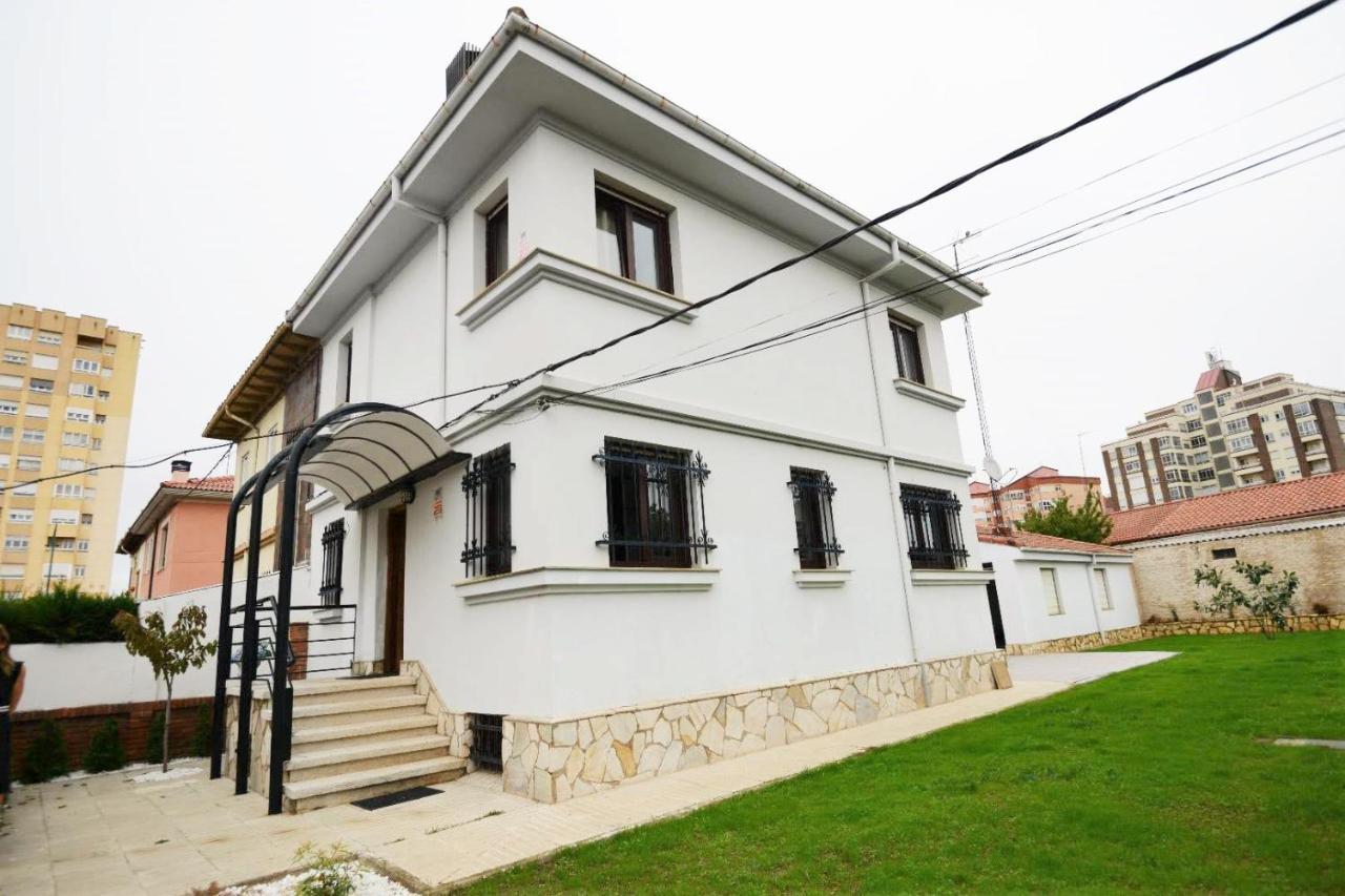 Housing Leon Casa Con Jardin Villa Kültér fotó