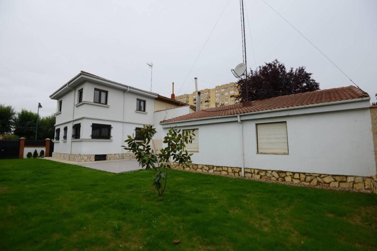 Housing Leon Casa Con Jardin Villa Kültér fotó