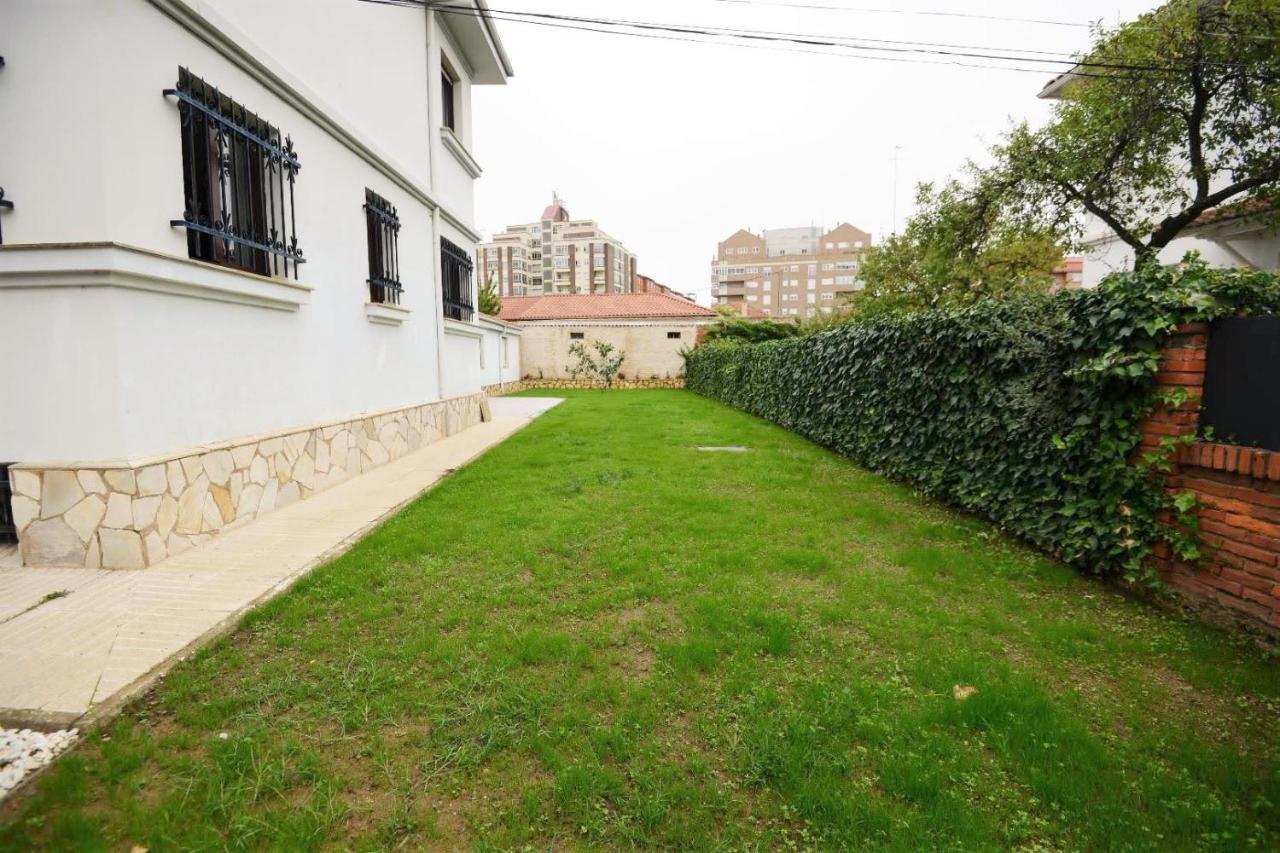 Housing Leon Casa Con Jardin Villa Kültér fotó